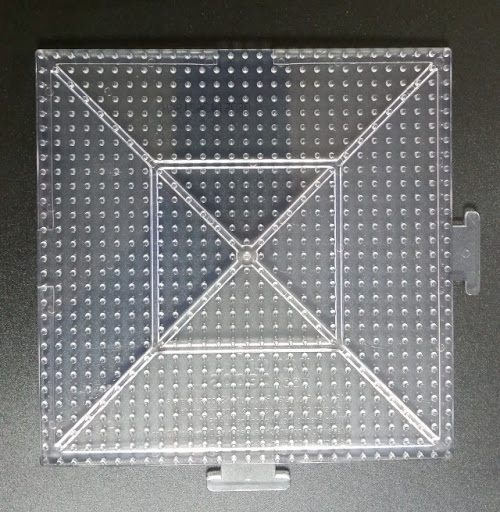 Plaque Carrée Artkal Pegboard De 14.5 cm Pour Perles De Taille Midi 5mm à Fusionner - Transparente