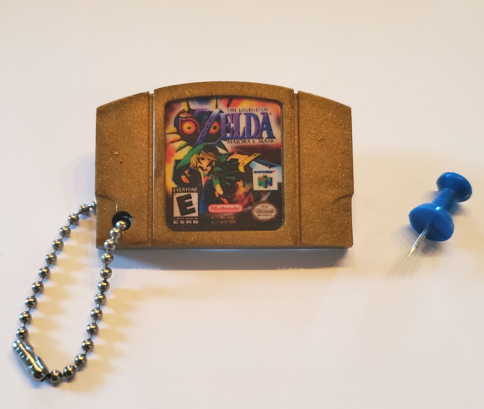 Porte-Clé Mini-Cartouche de N64 Par Chinook Crafts - Legend of Zelda Majora's Mask Golden Cartridge