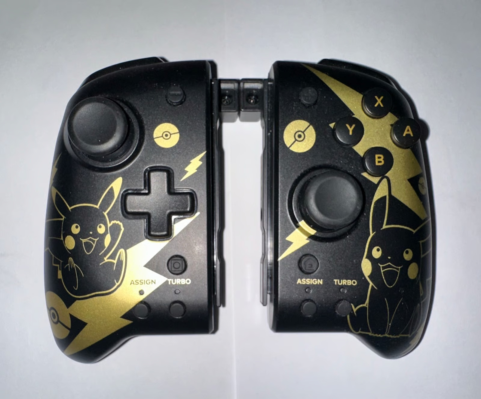 Manette Nintendo Switch Split Pad Pro Pokémon Noir Et Or Pikachu Par Hori