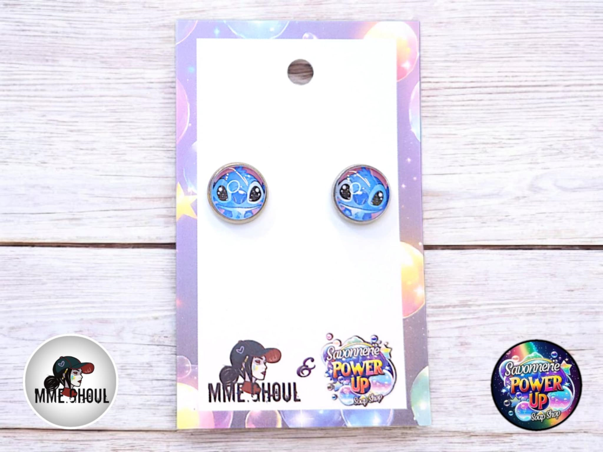 Boucles Style Boutons d'Oreilles par Power Up - Stitch