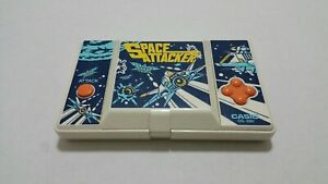 Console Portable Space Attackers CG-350 Par Casio (1986)